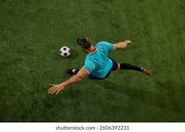 欧冠小组赛积分榜：巴萨无缘头名，AC米兰掉队，曼城巴黎进附加赛