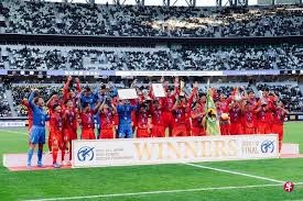 茹子楠踩踏刘洋 主裁马宁回看VAR后坚持直红判罚